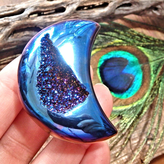 Adorable Druzy Sparkle Cobalt Blue Aura Quartz & Agate Geode Crescent Moon Carving