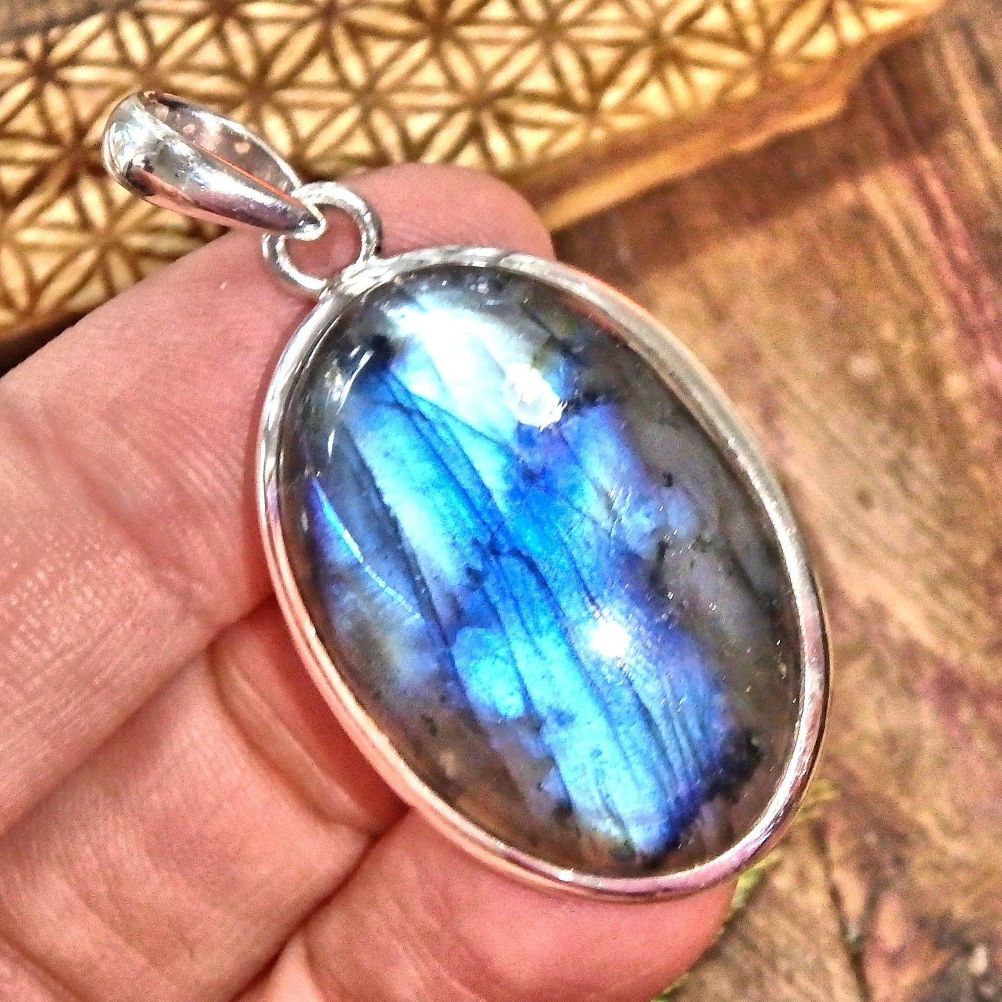 Cobalt Blue Oval Labradorite Pendant in Sterling Silver (Includes Silver Chain) 1