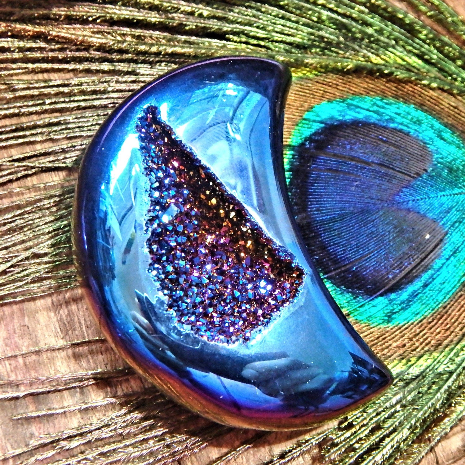  Adorable Druzy Sparkle Cobalt Blue Aura Quartz & Agate Geode Crescent Moon Carving