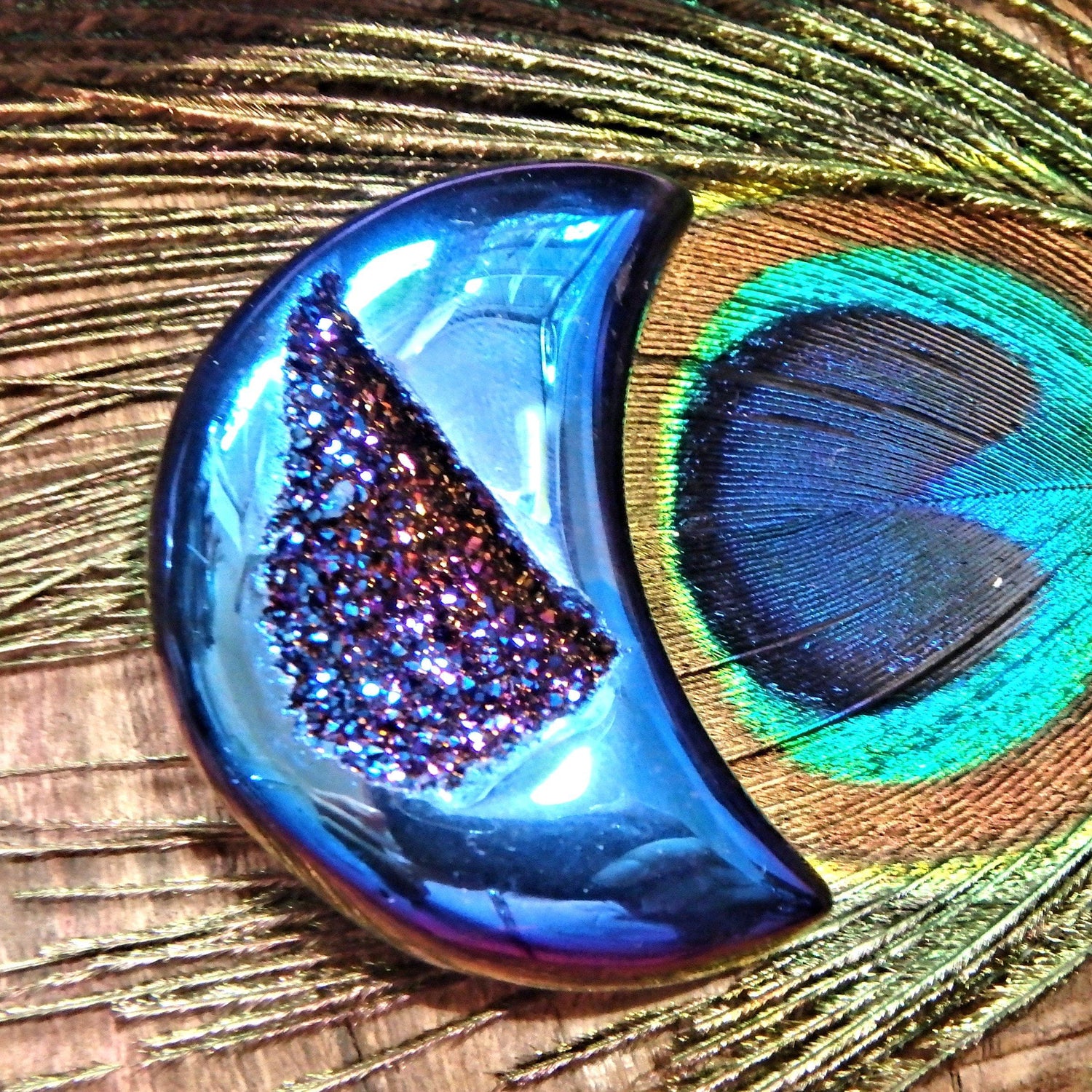  Adorable Druzy Sparkle Cobalt Blue Aura Quartz & Agate Geode Crescent Moon Carving