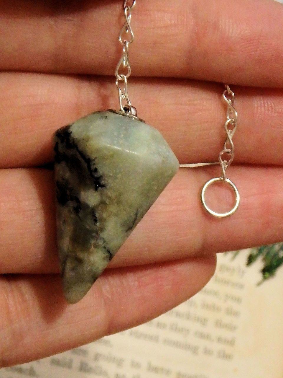  Creamy Green Emerald Pendulum
