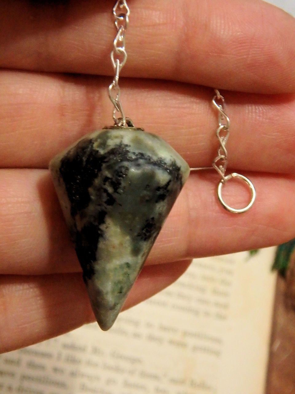  Creamy Green Emerald Pendulum
