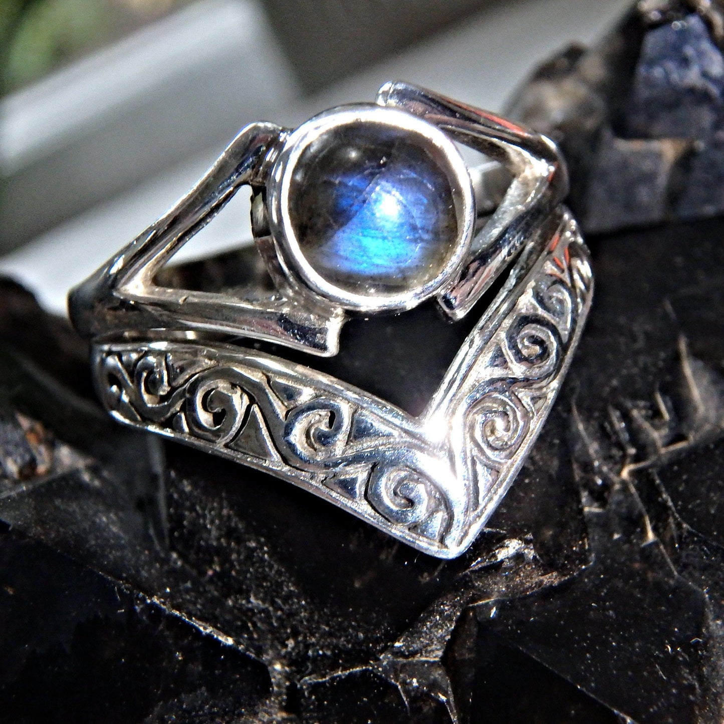  Elegant Deep Blue Labradorite Gemstone Ring in Sterling Silver (Size 9)