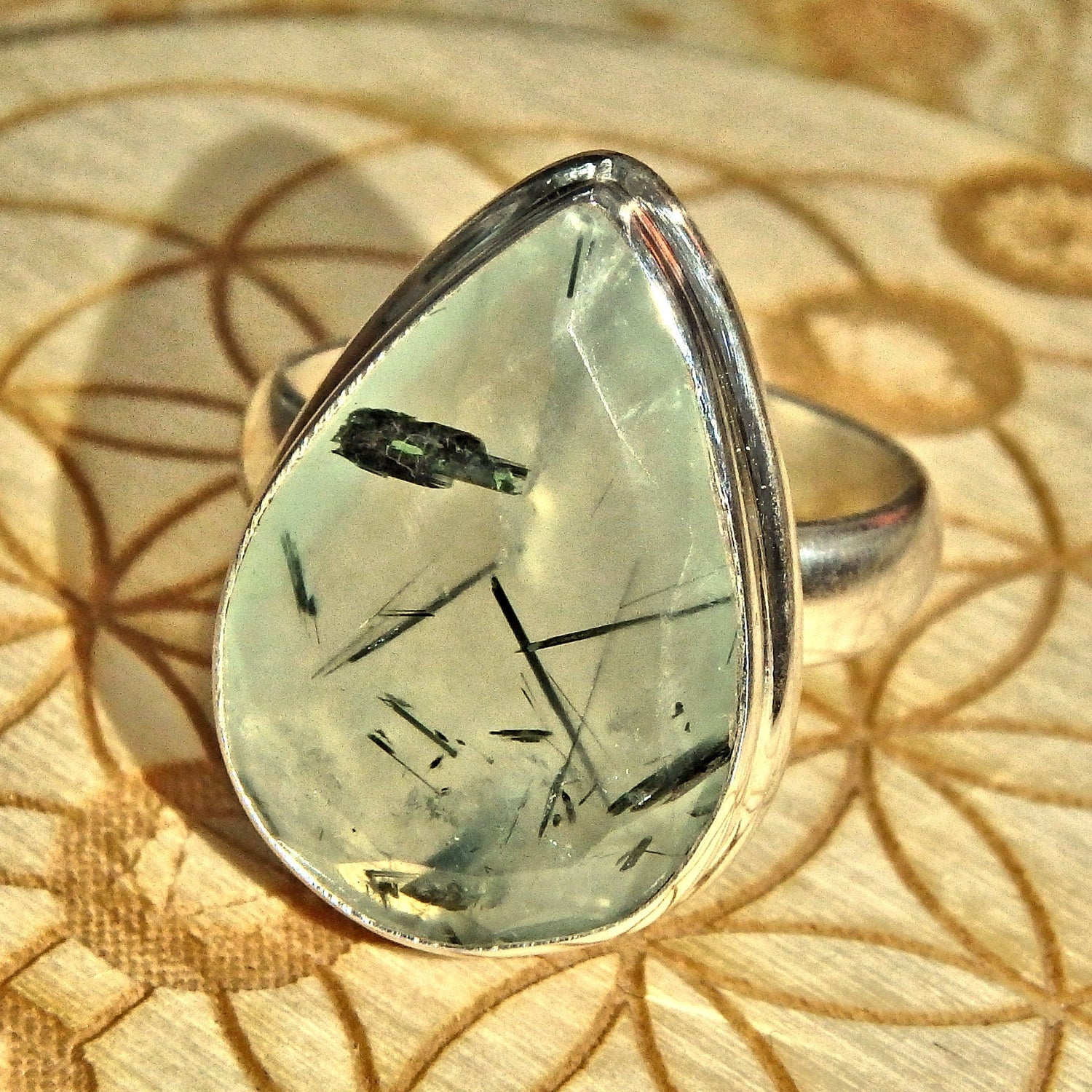  Brilliant Faceted Mint Green Prehnite & Epidote Threads Sterling Silver Ring (Size 6)