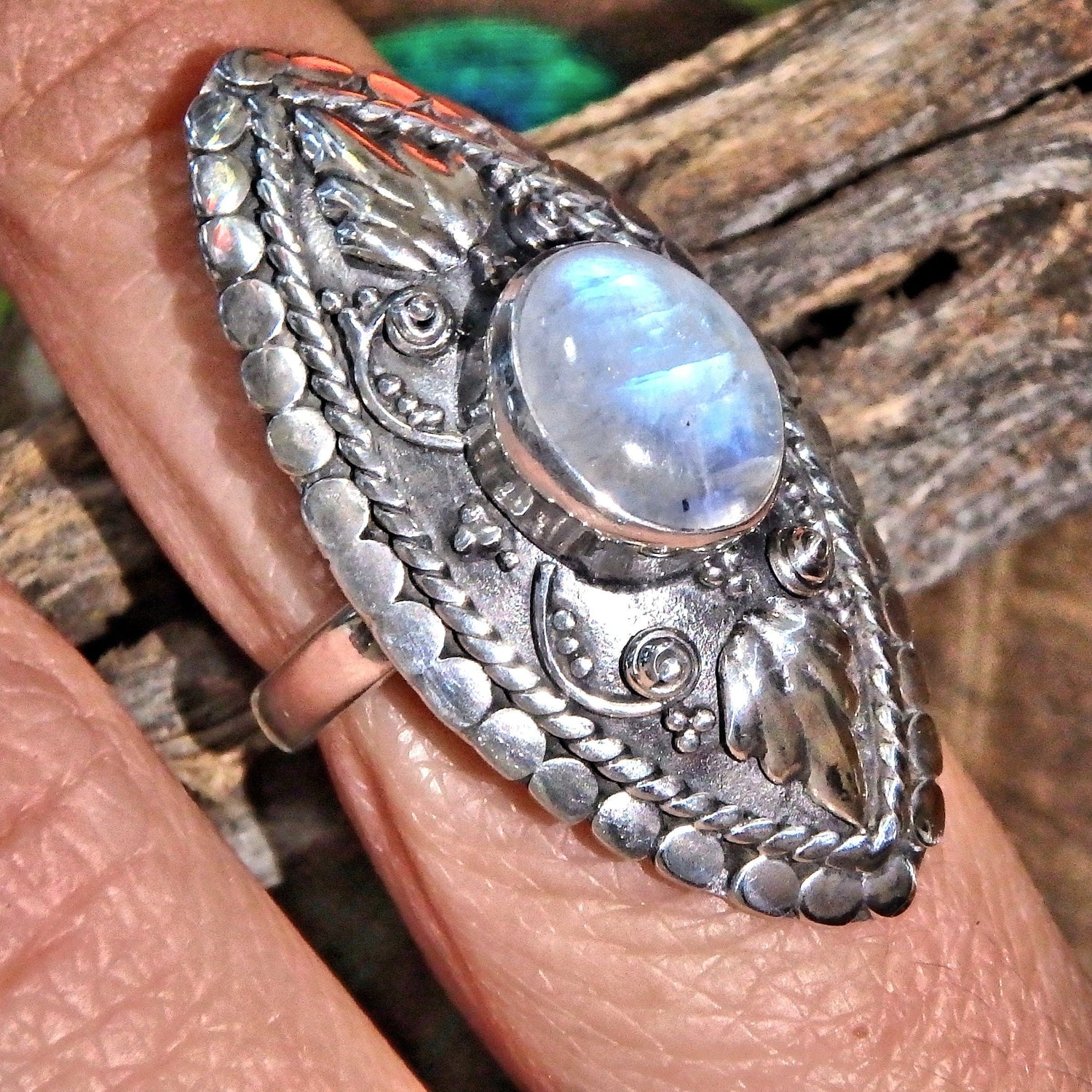  Elegant Design Blue Flashes Rainbow Moonstone Ring in Sterling Silver (Size 7)