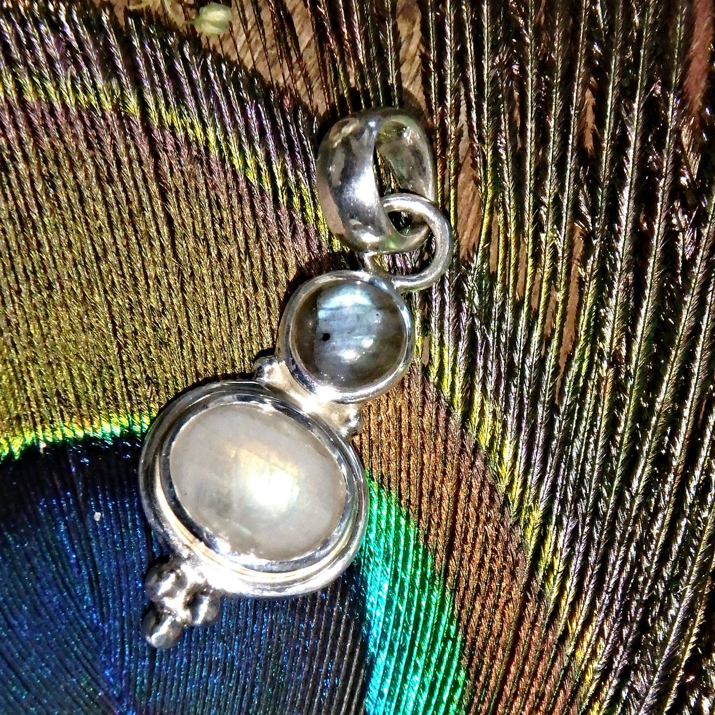 Pretty Dainty Rainbow Moonstone & Labradorite Pendant in Sterling Silver (Includes Silver Chain) 1