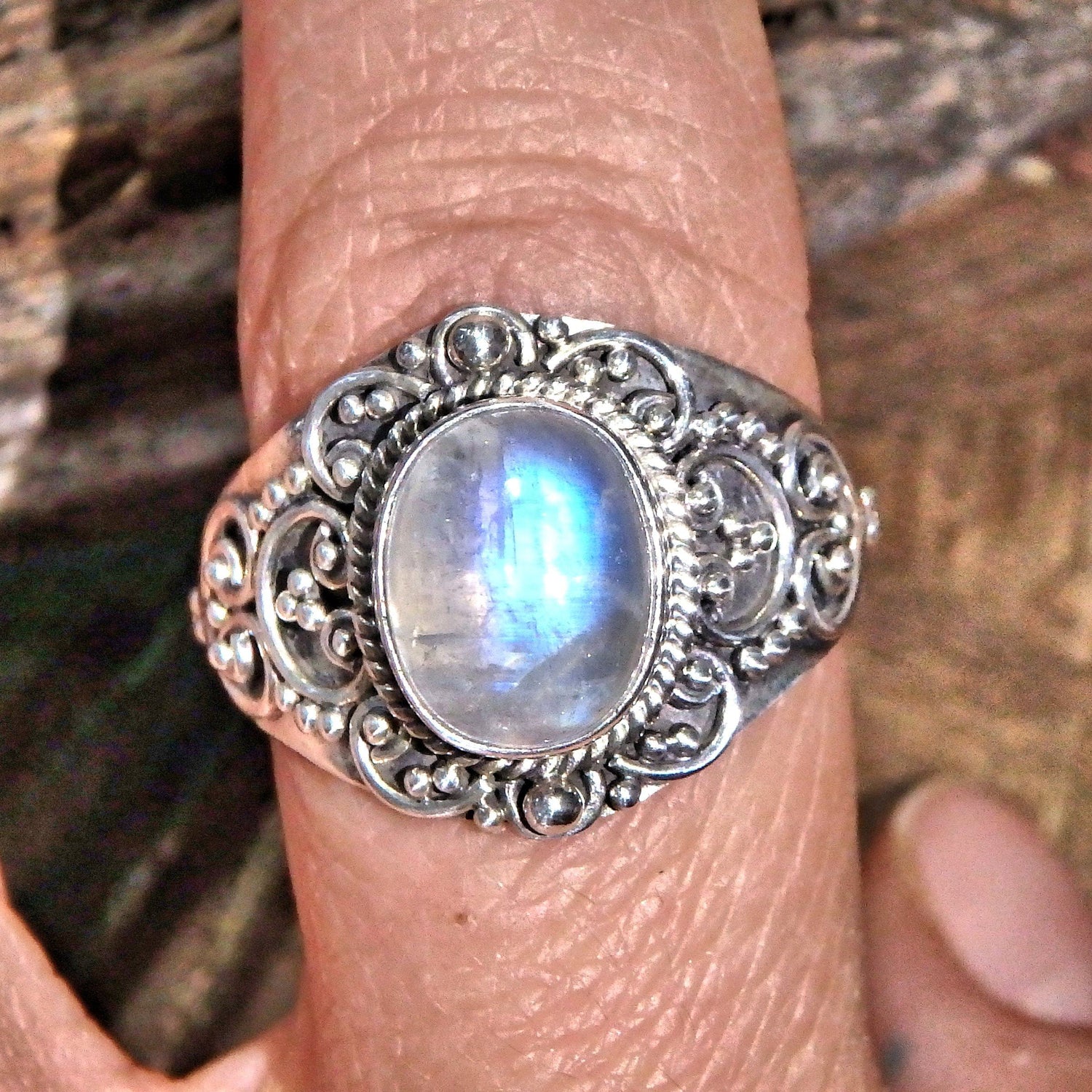  Elegant Design Blue Flashes Rainbow Moonstone Ring in Sterling Silver (Size 10)