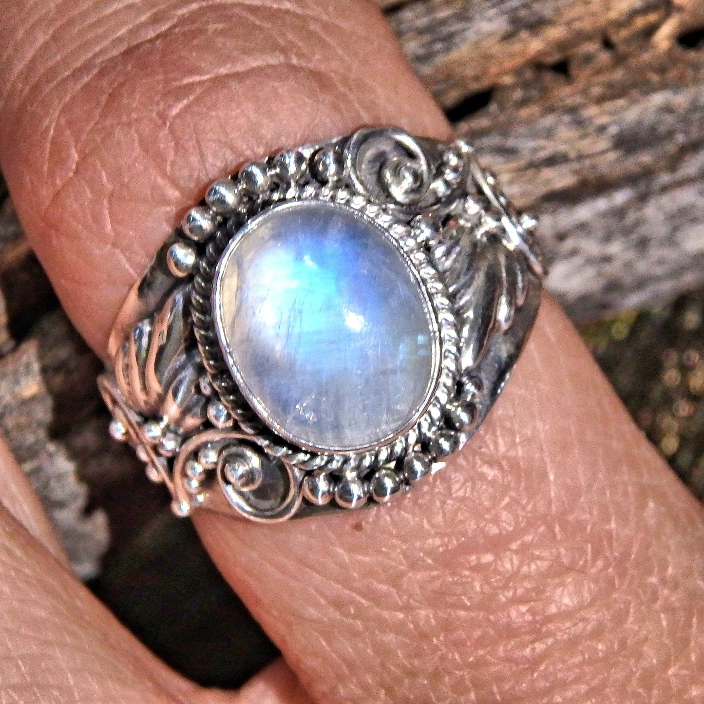  Elegant Design Blue Flashes Rainbow Moonstone Ring in Sterling Silver (Size 8)
