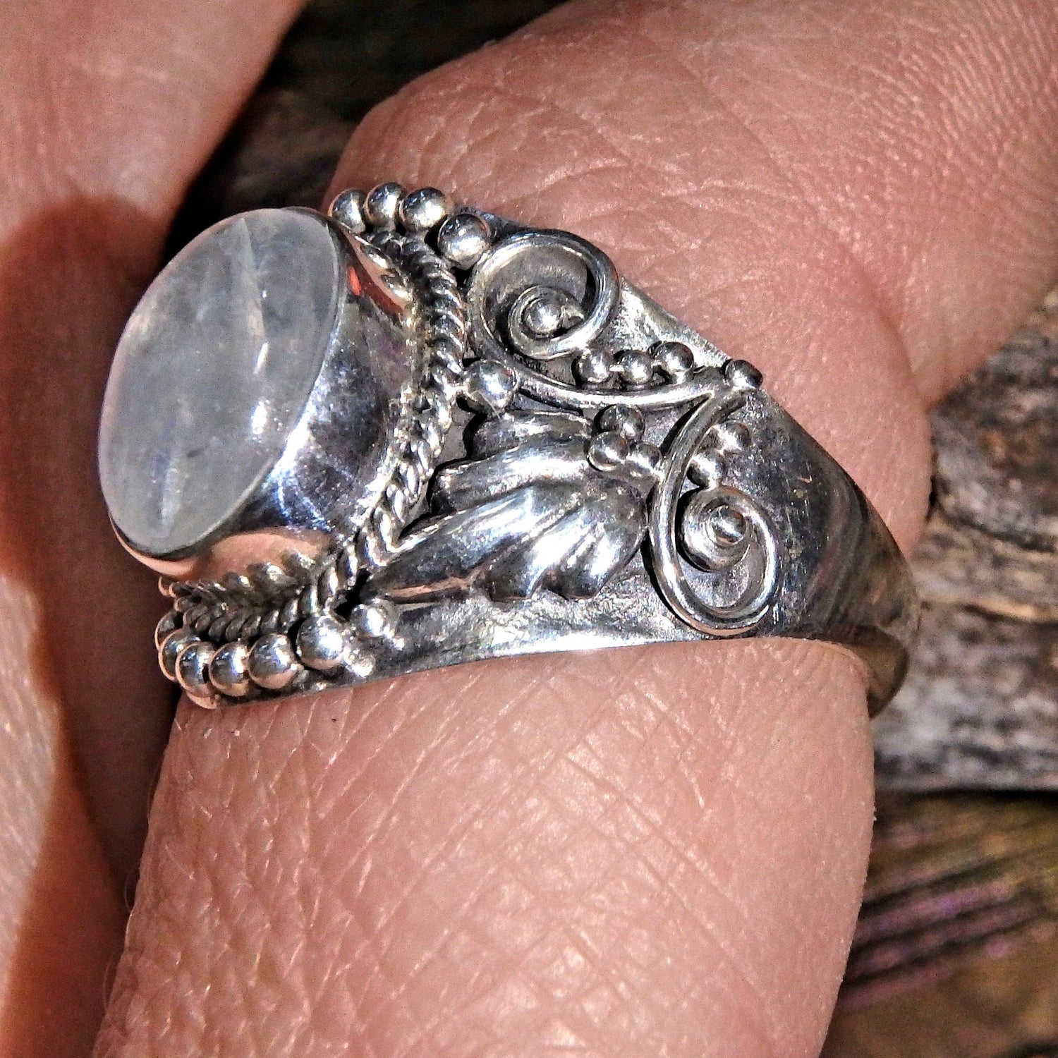  Elegant Design Blue Flashes Rainbow Moonstone Ring in Sterling Silver (Size 8)