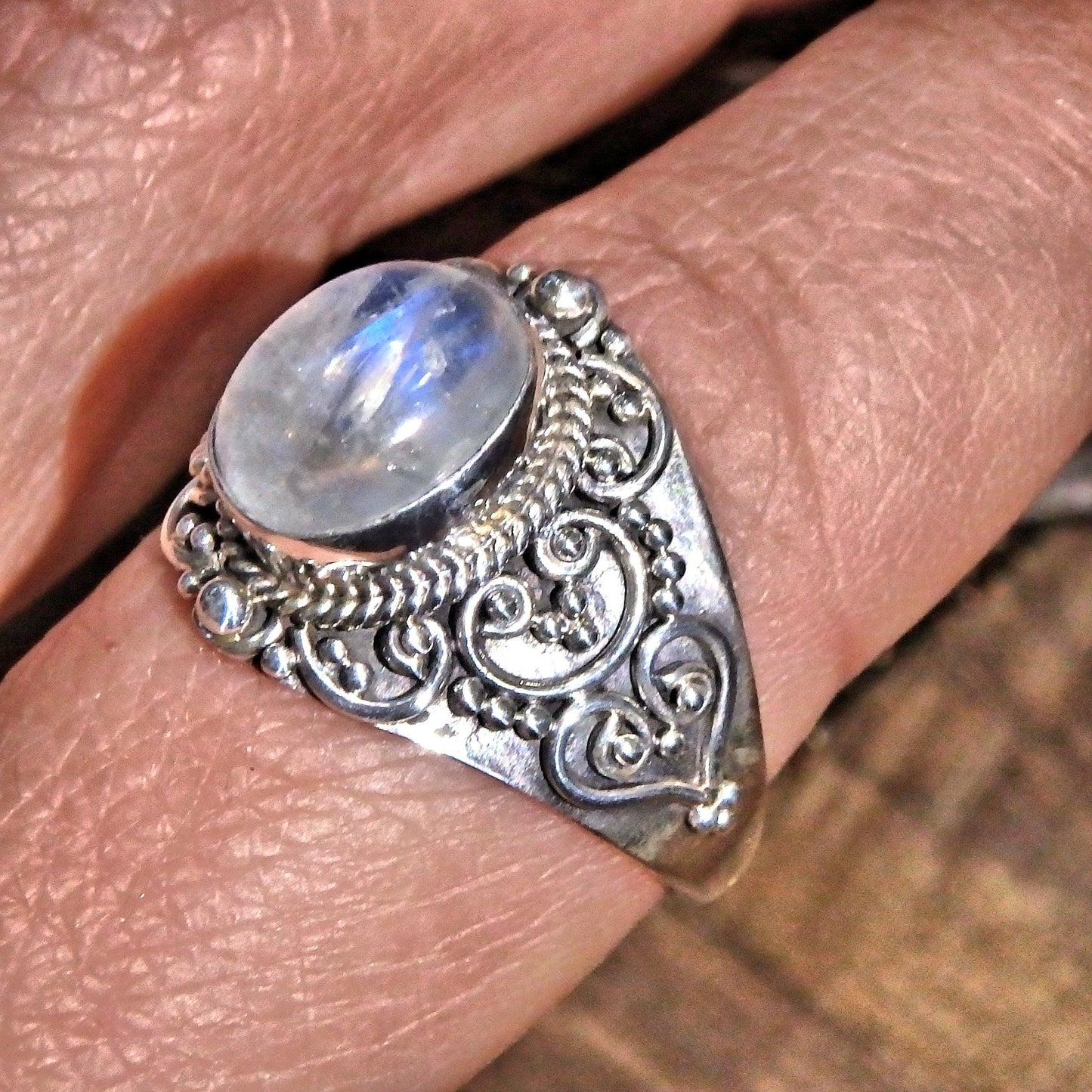  Elegant Design Blue Flashes Rainbow Moonstone Ring in Sterling Silver (Size 10)