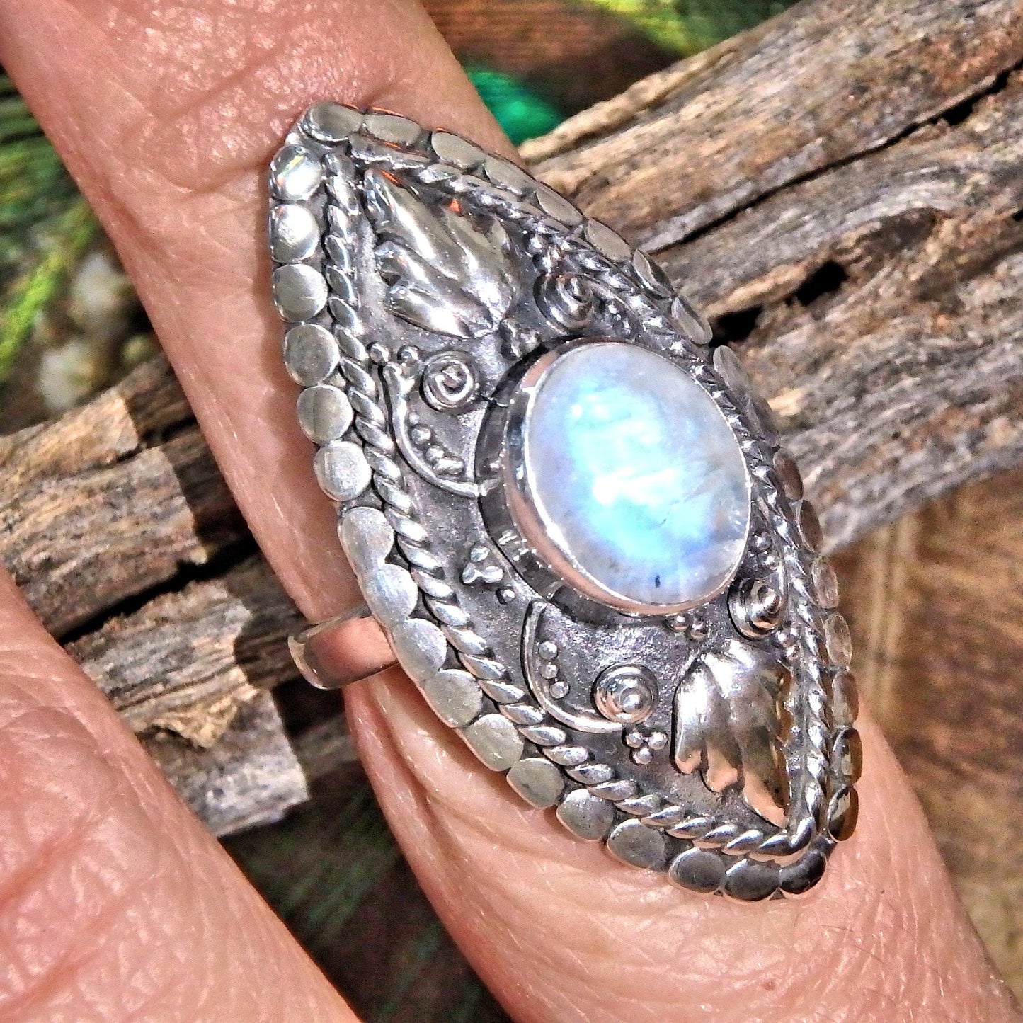  Elegant Design Blue Flashes Rainbow Moonstone Ring in Sterling Silver (Size 7)