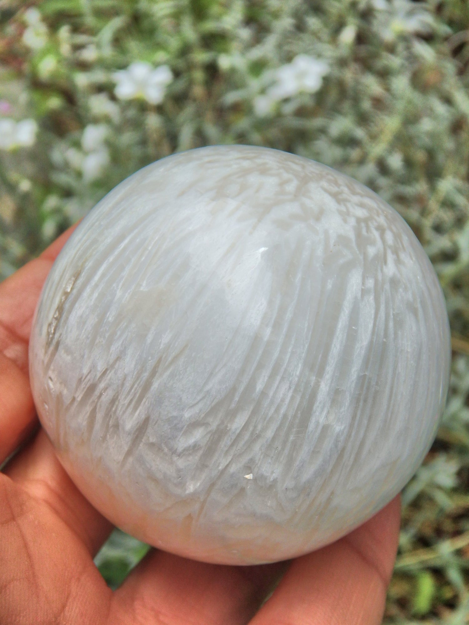 Silky Blooming Flower Patterns Creamy White Scolecite Sphere From India - Metiz Tier Price