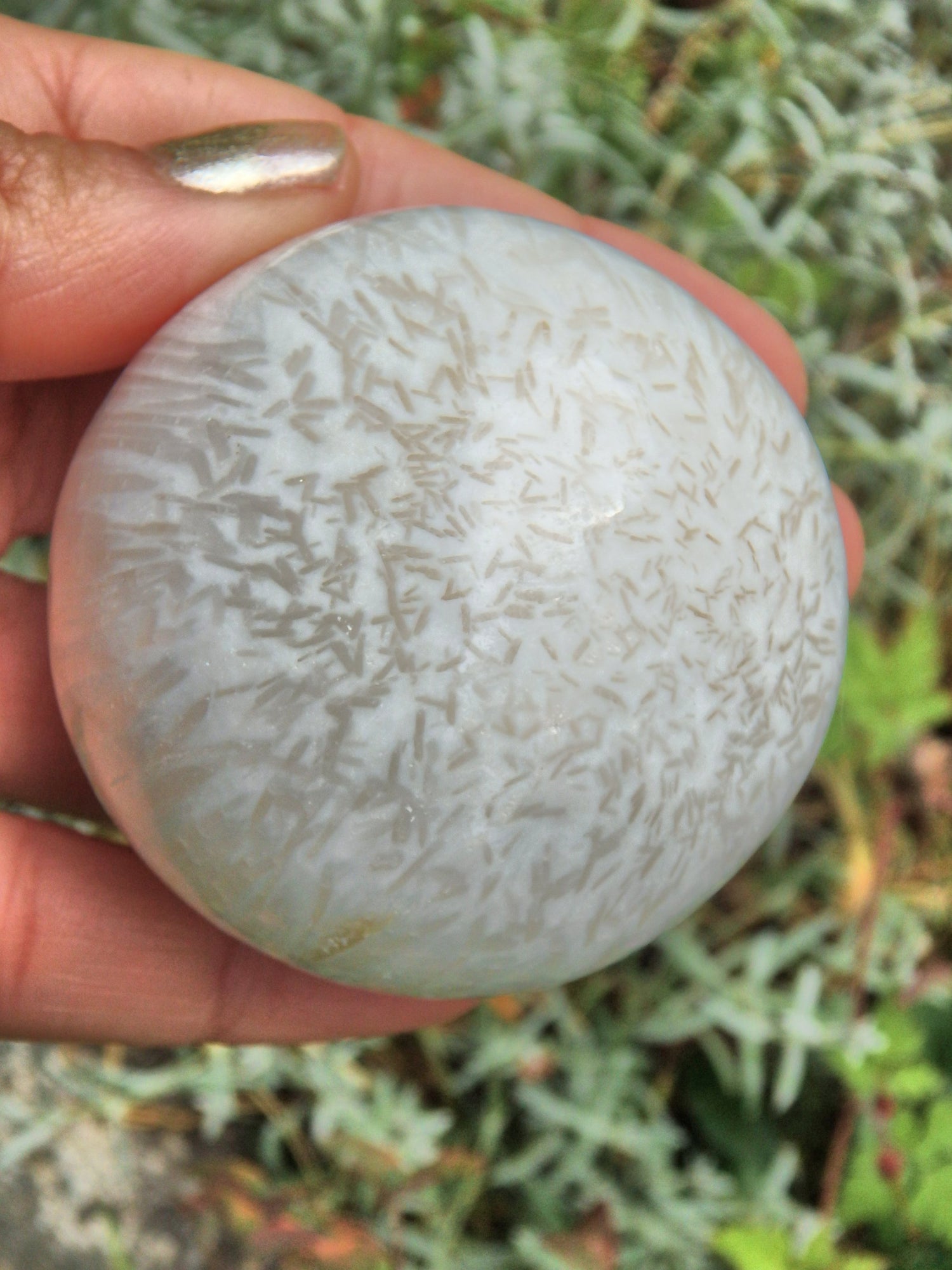 Silky Blooming Flower Patterns Creamy White Scolecite Sphere From India - Metiz Tier Price