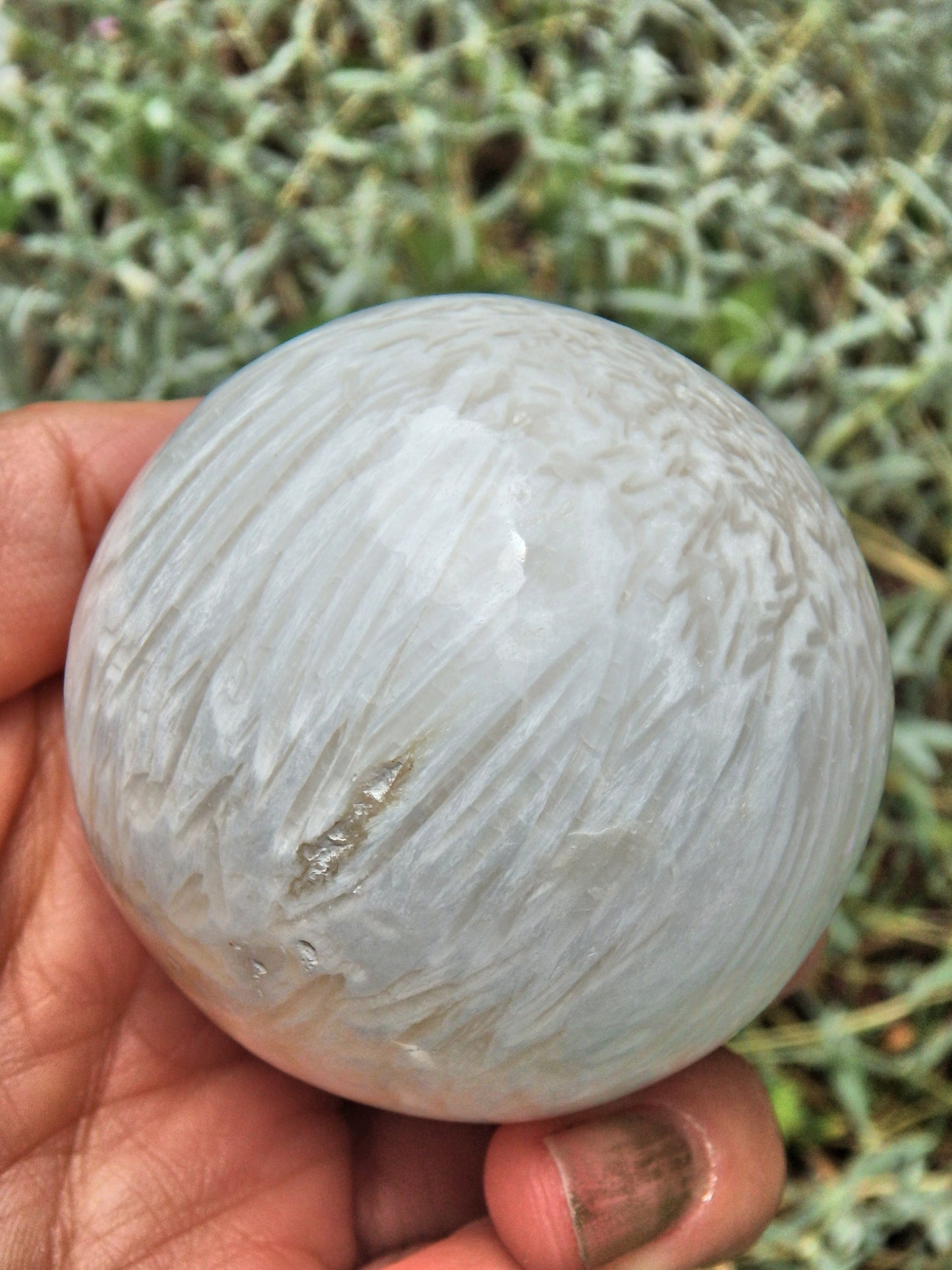 Silky Blooming Flower Patterns Creamy White Scolecite Sphere From India - Metiz Tier Price