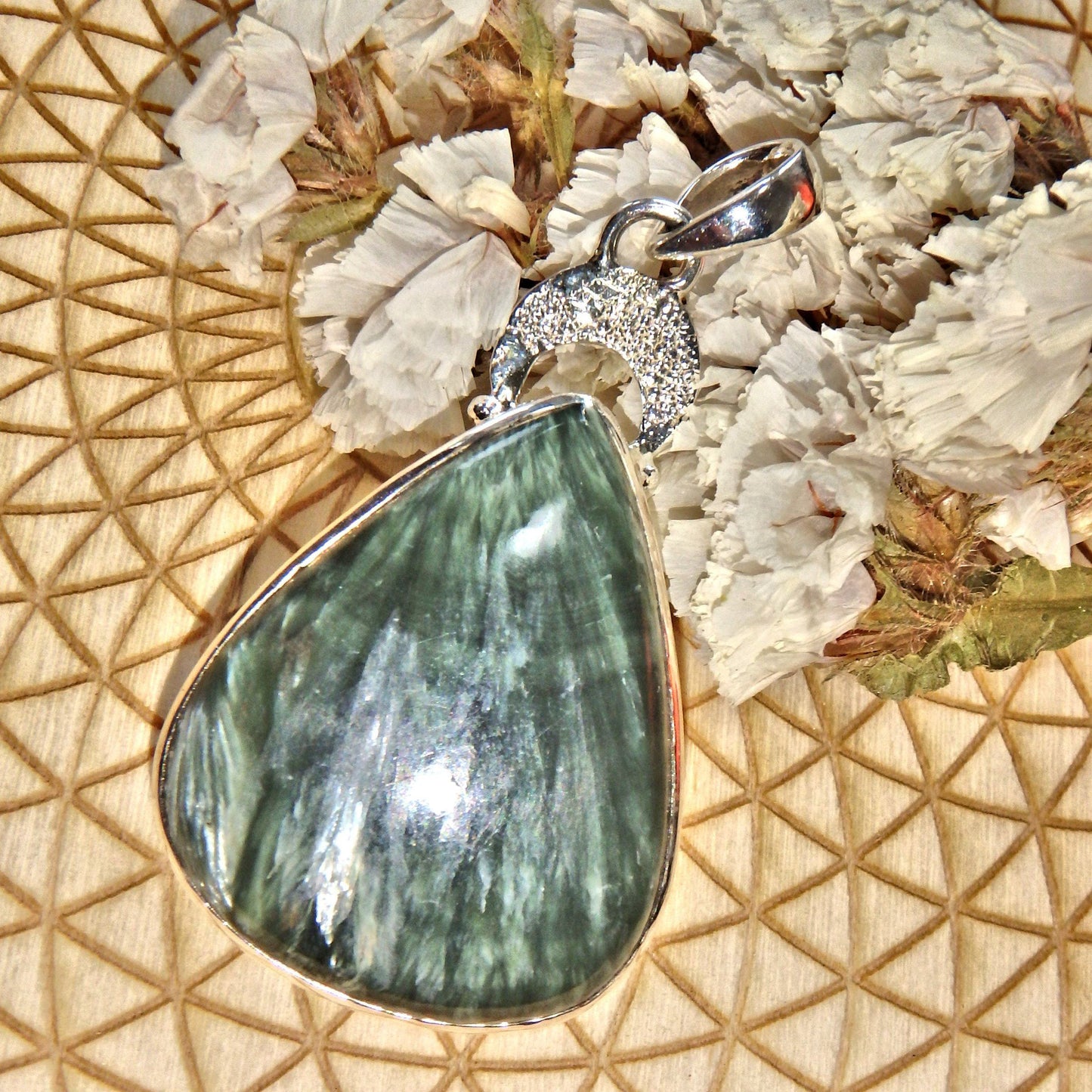  Billowy Silver Patterns Seraphinite  Pendant in Sterling Silver (Includes Silver Chain)