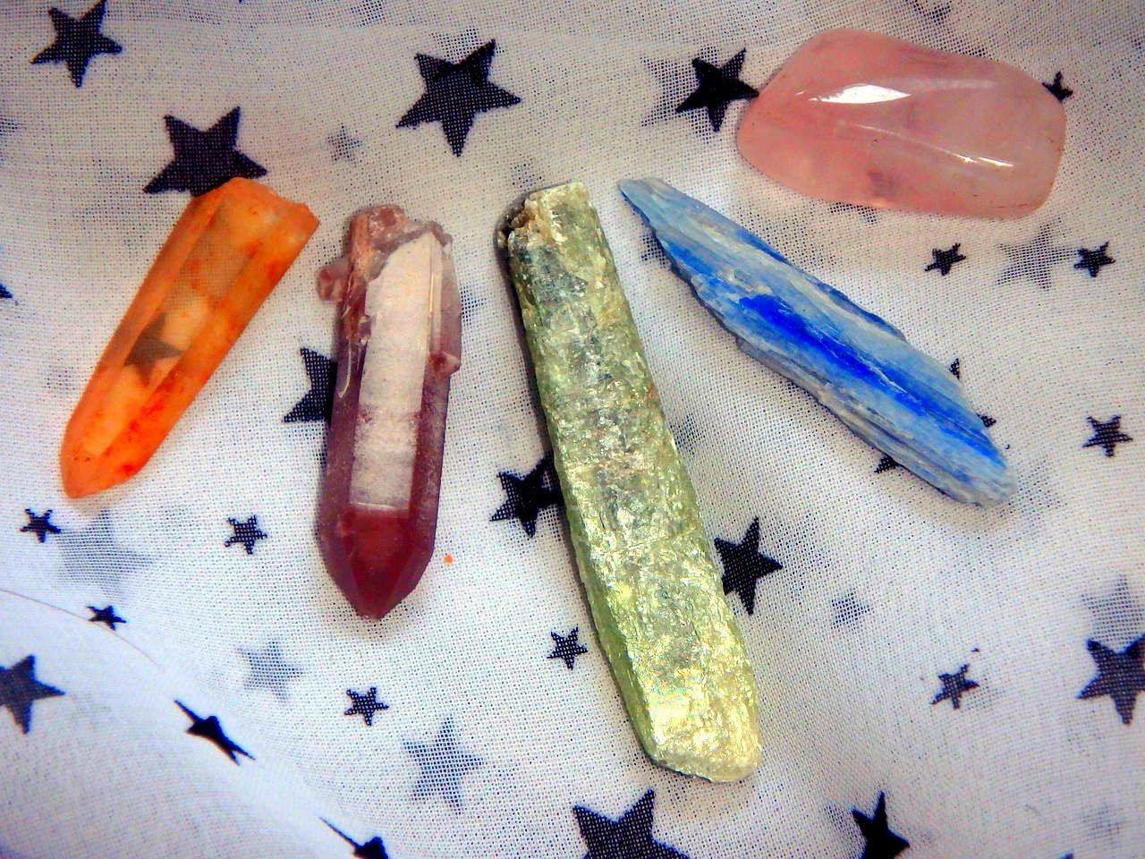  2018 Goals New Year Crystal Kit (Lithium Quartz, Tangerine Quartz,Blue Kyanite, Green Kyanite, Rose Quartz)